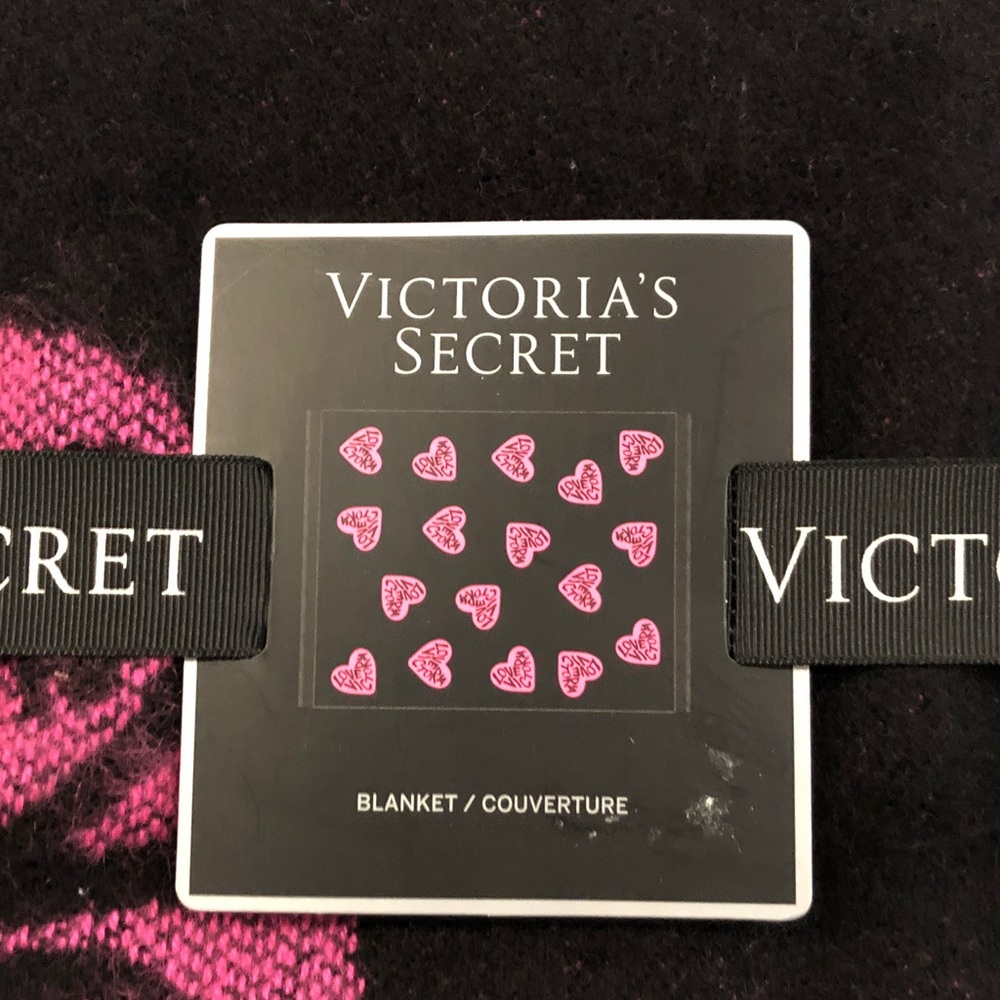 Victoria’s Secret 50” x 60” Pink & Black Throw Blanket NWT Please Read